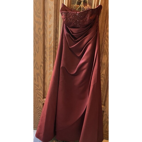 David's Bridal Dresses & Skirts - Davids Bridal Formal Bridesmaid Gown Burgundy Beaded Satin Strapless Size 8 Wrap